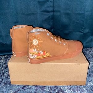 BRAND NEW BANGS SHOES‼️ Tan canvas high tops with mountain range🏔